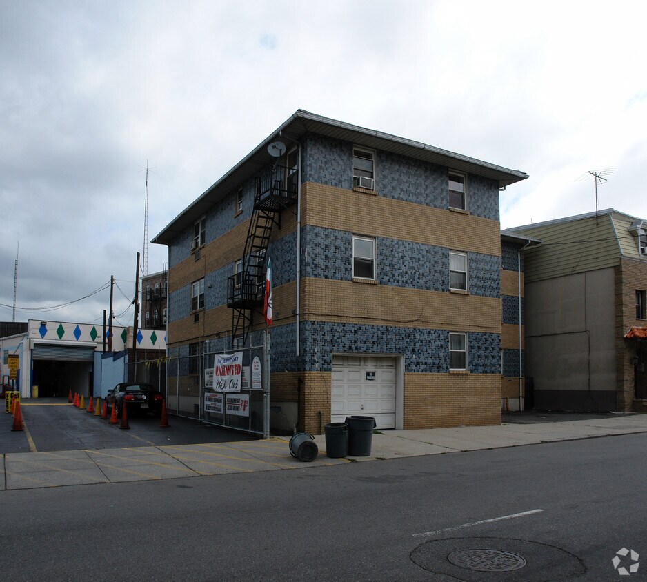 Building Photo - 551-553 Market St