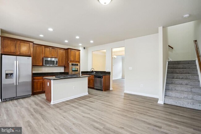Building Photo - 4331 Golden Gate Way