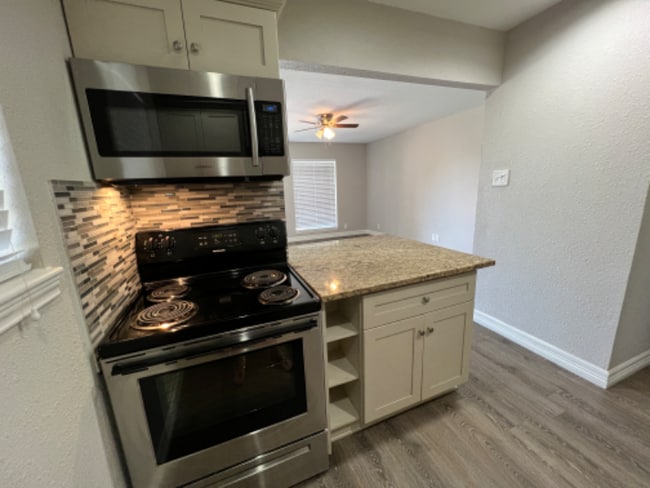 Foto del edificio - 1232 E Live Oak Rd