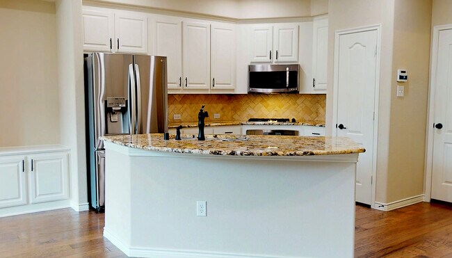 Building Photo - 5715 Knox Dr
