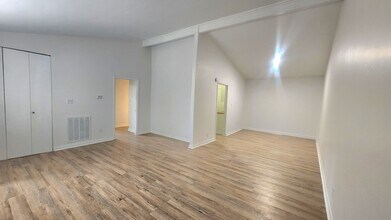 Building Photo - 250 Ridgewood Ave