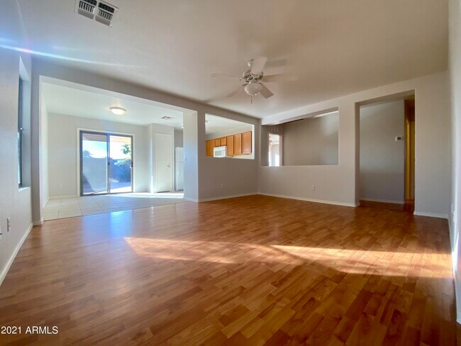 Foto del edificio - 15575 W Maui Ln