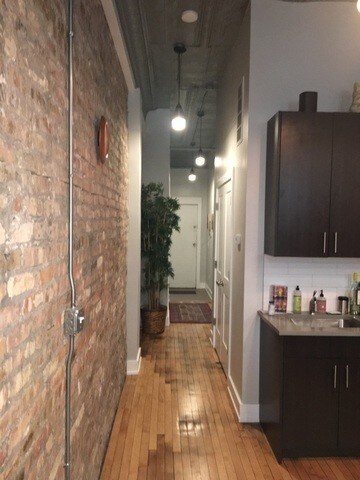 Building Photo - 1352 N Wolcott Ave