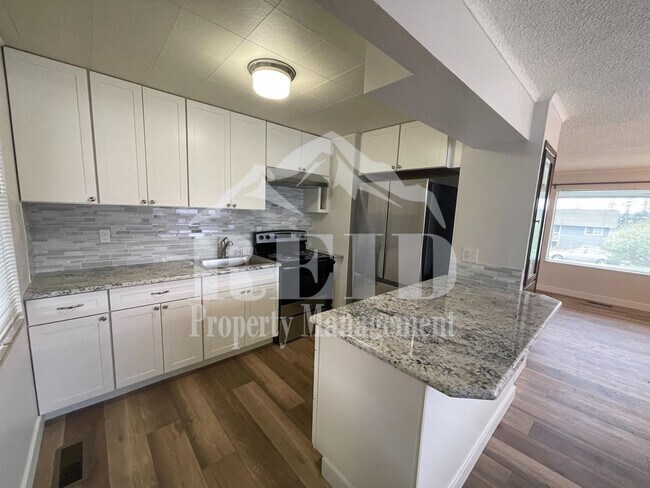 Foto del edificio - East Bremerton Rambler - 3 Bed 1 Bath with Garage and Carport Parking