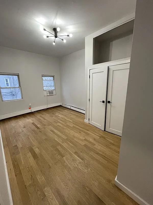 Foto del edificio - 5 bedroom in Bronx NY 10458