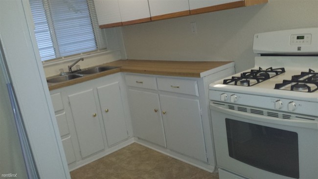 Building Photo - 1 br, 1 bath House - 130 Glen Oak Street