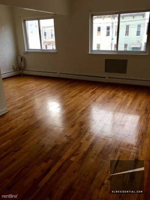 Primary Photo - 340 Bleecker St