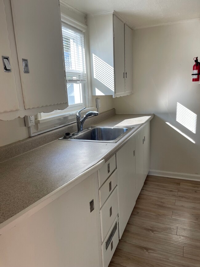 Building Photo - 217 N Dakota St