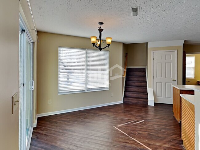 Foto del edificio - 6540 Black Forest Ct