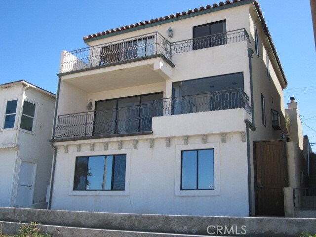 Building Photo - 1014 Strand