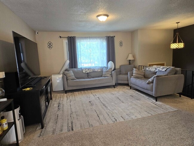 Building Photo - Spacious 5-Bedroom Bi-Level Home Near F.E. Warren AFB!
