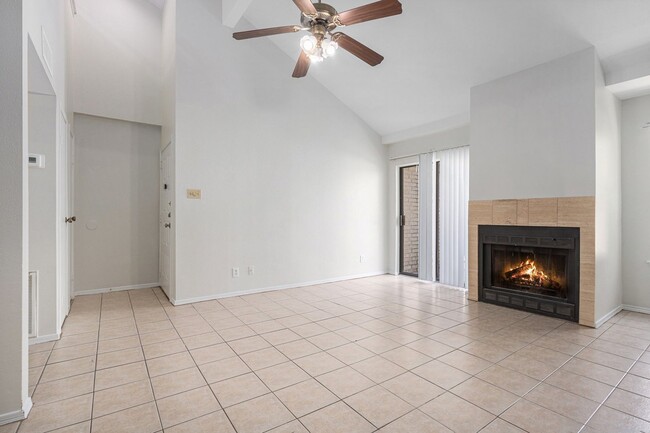 Foto del edificio - Excellent location under $1500!