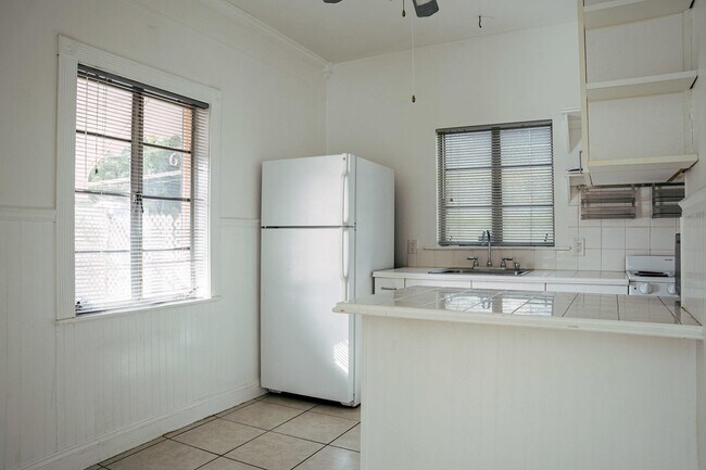 Building Photo - 317 Pershing Way