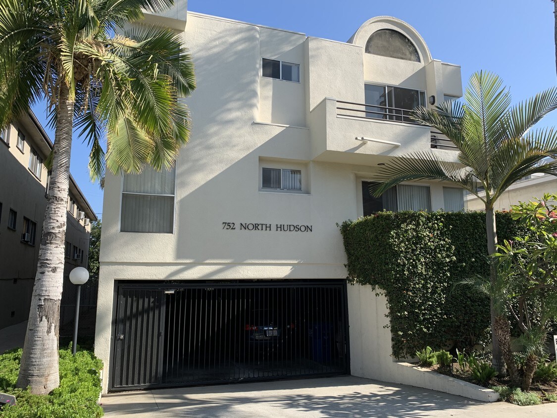 Foto principal - 752 N Hudson Ave