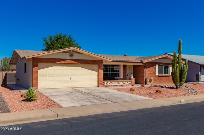 Building Photo - 4630 E Elena Ave