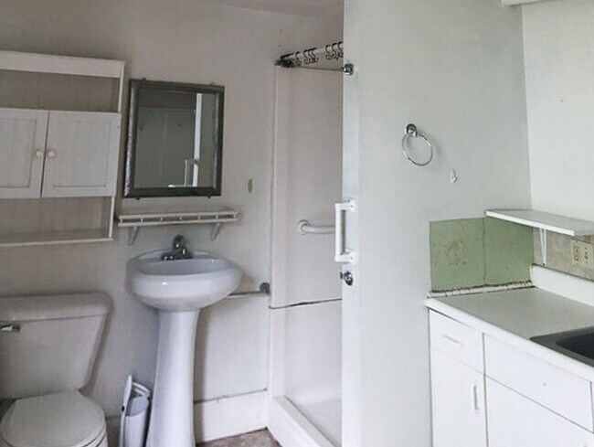 Building Photo - Spacious 5-Bedroom, 4-Bathroom Home Near UVM & Downtown Burlington (10 Walnut St)