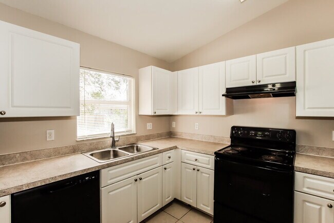 Building Photo - 7786 104th Ct