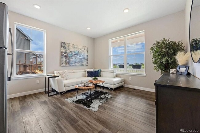 Building Photo - 860 Wildrose Pl