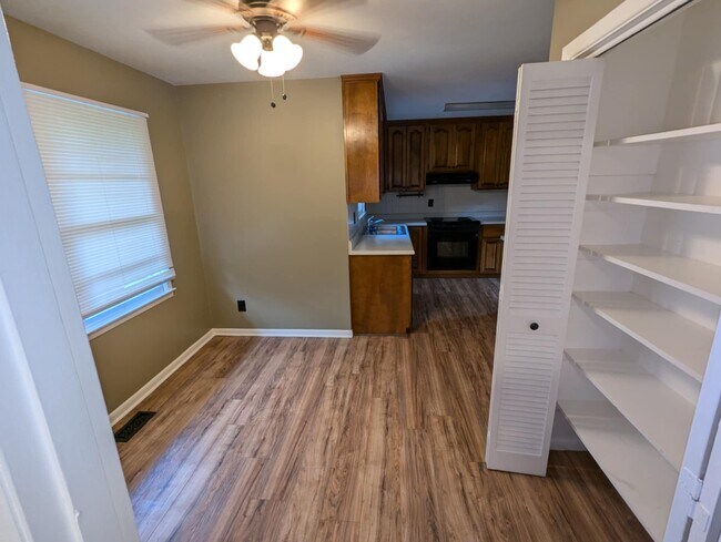 Building Photo - 322 Forest Hill Dr
