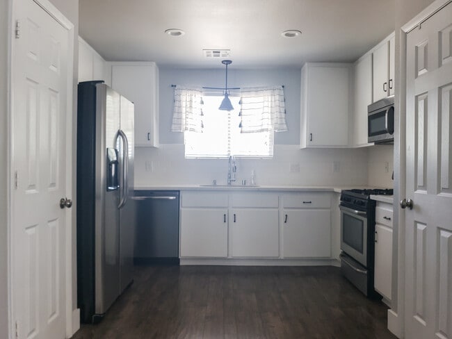 Building Photo - 51305 Avenida Vallejo