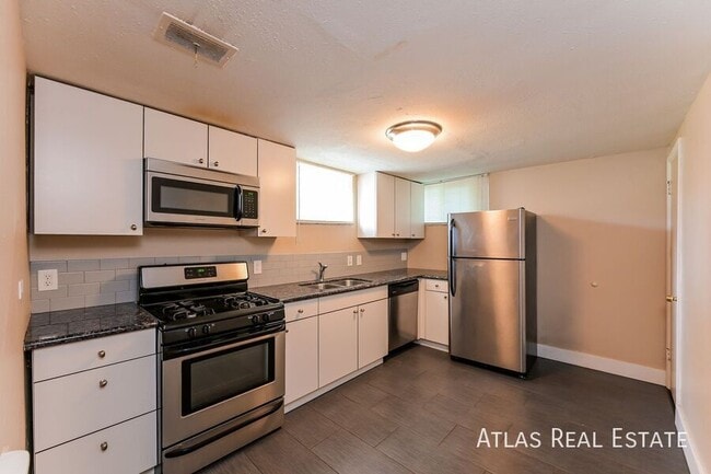 Building Photo - 2650 W 40th Ave
