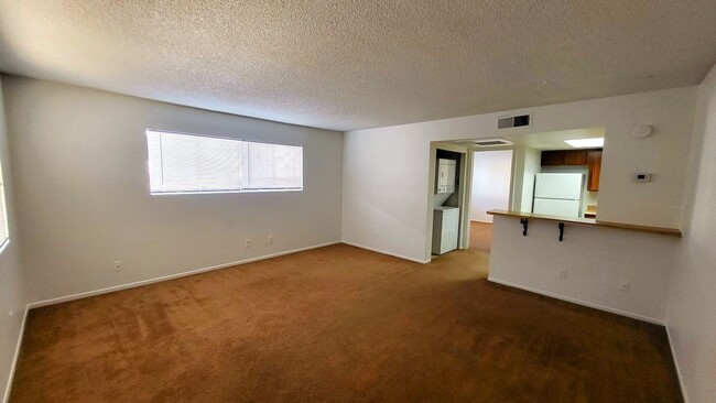 Building Photo - AFFORDABLE UNIT IN TEMPE!