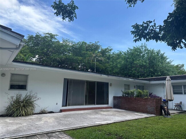 Foto del edificio - 5340 Orduna Dr