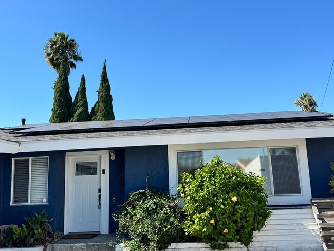 Foto del edificio - Upgraded 3 Bed / 2 Bath Pool Home with Solar in Lemon Grove