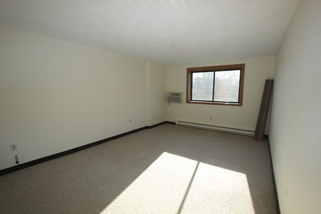 Building Photo - 67 Milliken Ave