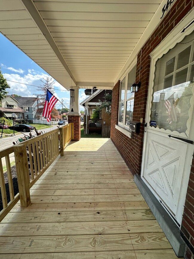 Building Photo - WESTWOOD - Charming 3bd Tudor w modern upd...