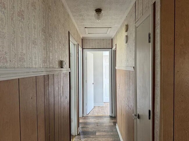 Foto del edificio - 3 Bed/2 Bath Brick Home- Under Renovations