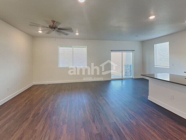 Building Photo - 14891 W 82nd Ave