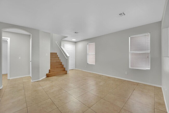 Building Photo - Beautiful 5 Bedroom! New Upgrades! / Coming Soon! 1/23!