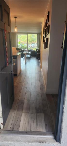 Foto principal - 680 NE 64th St