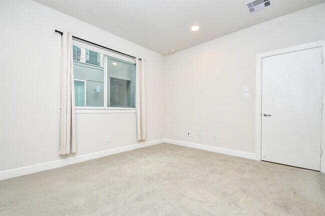 Building Photo - 339 Eado Park Cir