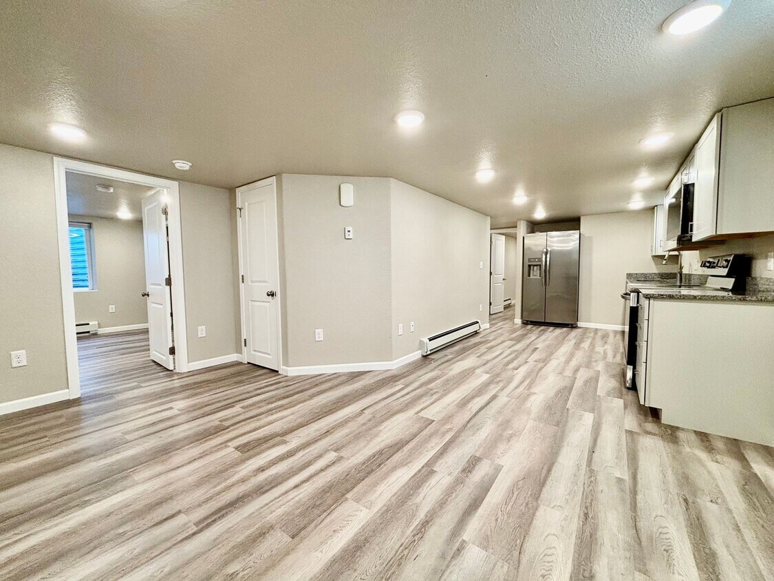 Foto principal - 3-Bed, 2-Bath Beauty in a Can’t-Miss Locat...