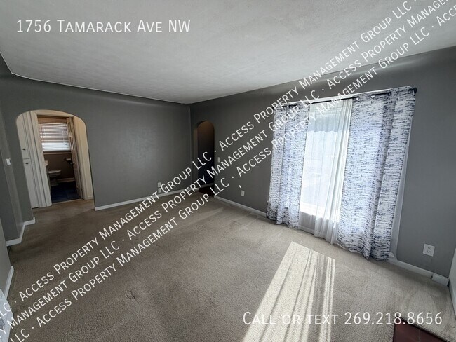 Foto del edificio - 1756 Tamarack Ave NW