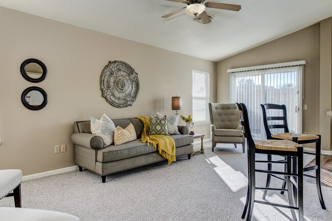 Foto del edificio - The Residences at Rosemary Crossing I