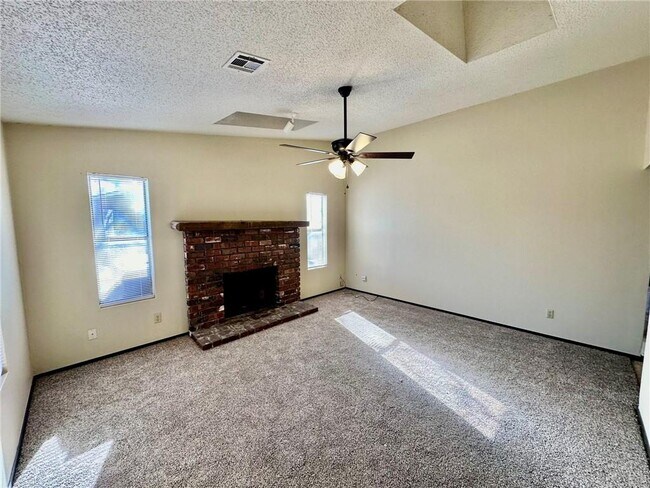 Building Photo - 310 N 34th St