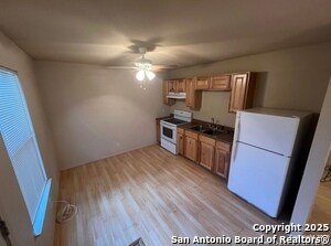 Foto del edificio - 131 Howard Ln