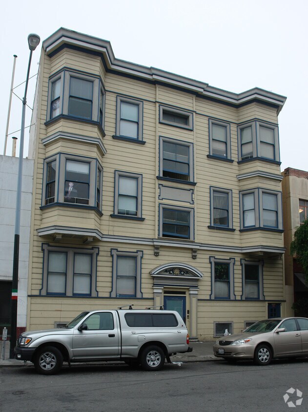Primary Photo - 545-555 Green St