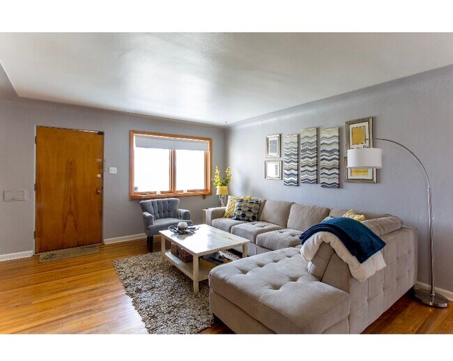 Building Photo - 735 S Zuni St
