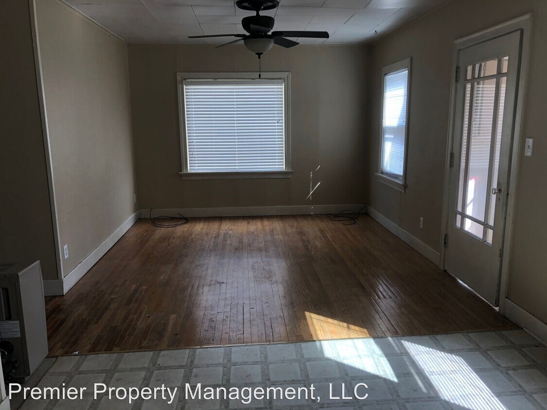 Primary Photo - 1012 E Ave D