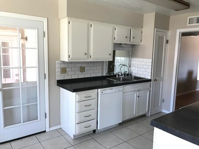 Foto del edificio - 10229 Ashwood Dr