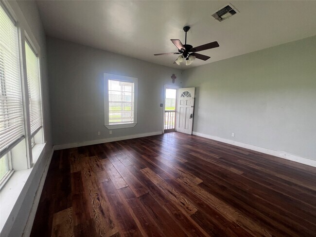 Foto del edificio - 709 Harrison Ln