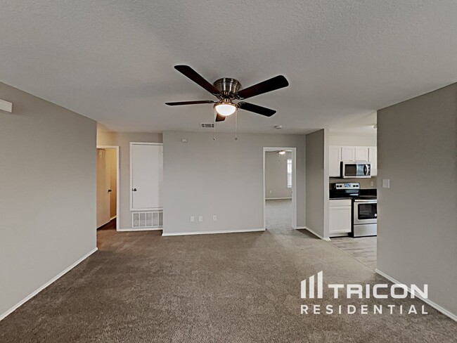Building Photo - 1720 Vineridge Ln