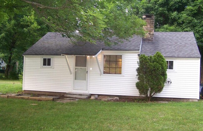 Front of Cottage - 5 N Sawyer Hill Rd