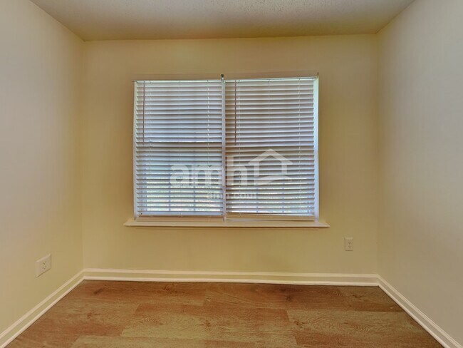 Foto del edificio - 4020 Landerwood Dr