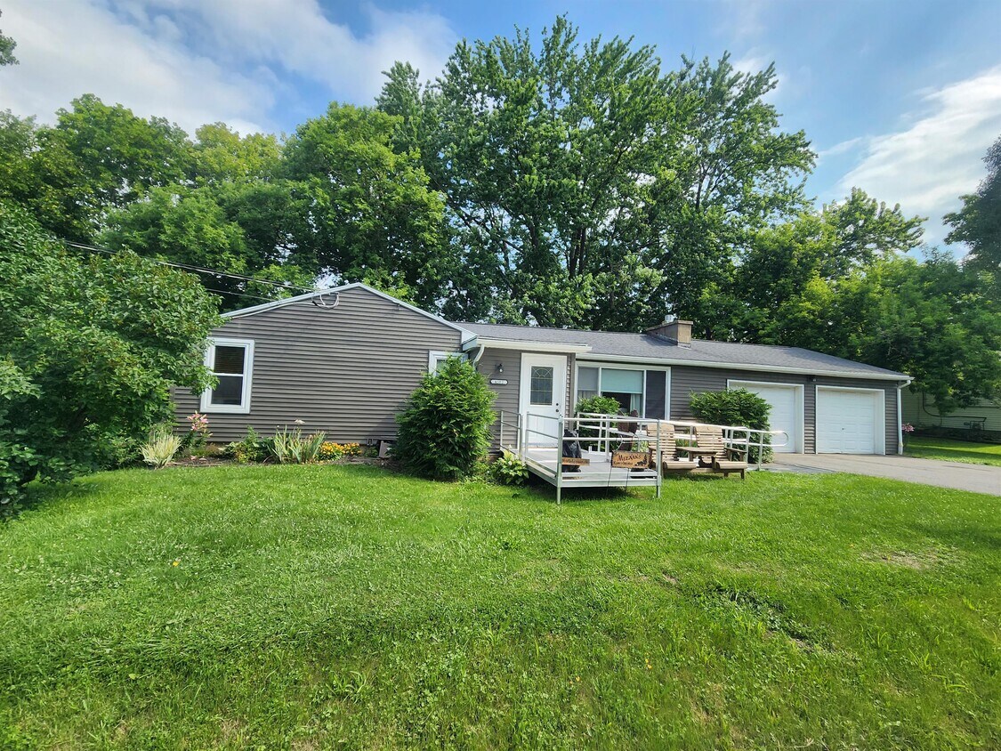 Primary Photo - 4582 Maiden Ln