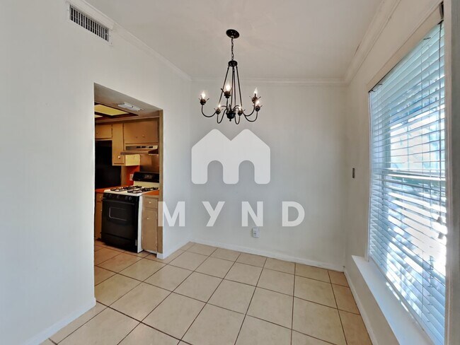 Building Photo - 2411 Rockridge Dr